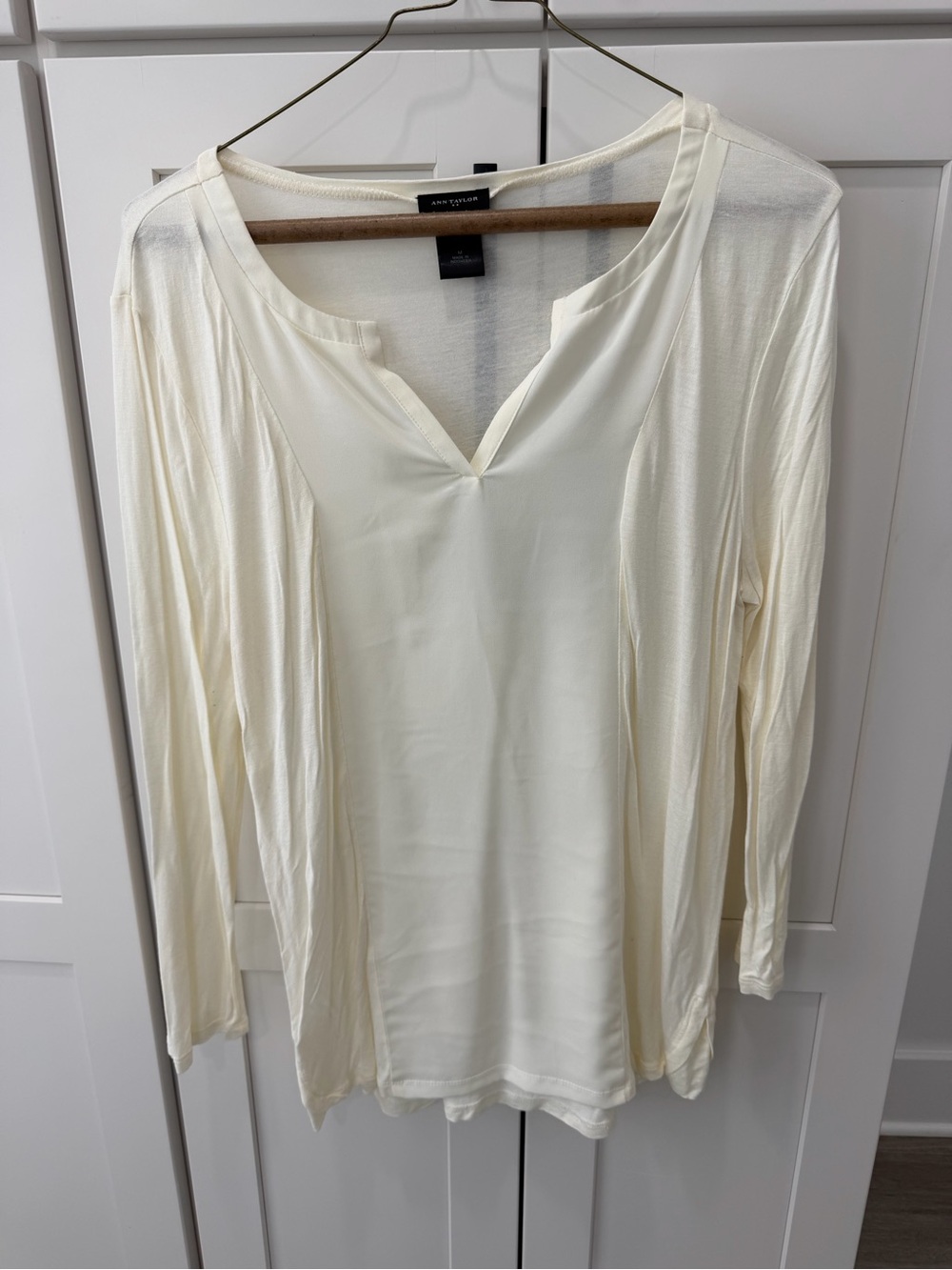 Ann Taylor Ivory Split V-Neck Long Sleeve Tunic